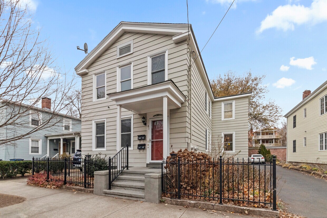 Primary Photo - 61 Lyon St