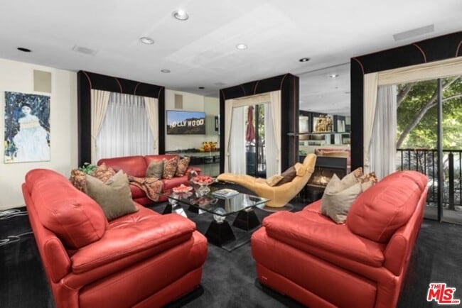 Foto del edificio - 540 N W Knoll Dr