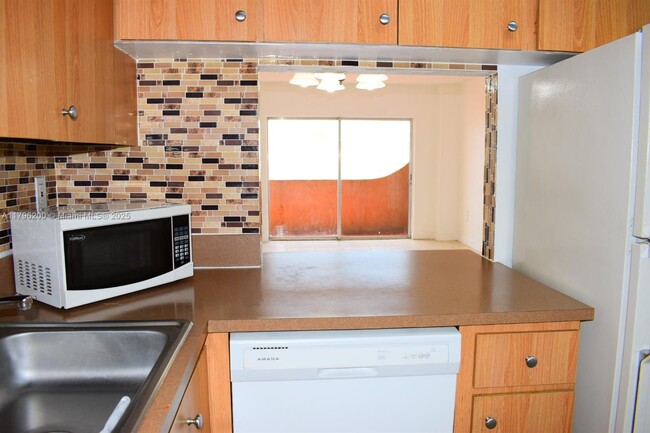 Foto del edificio - 10900 SW 104th St