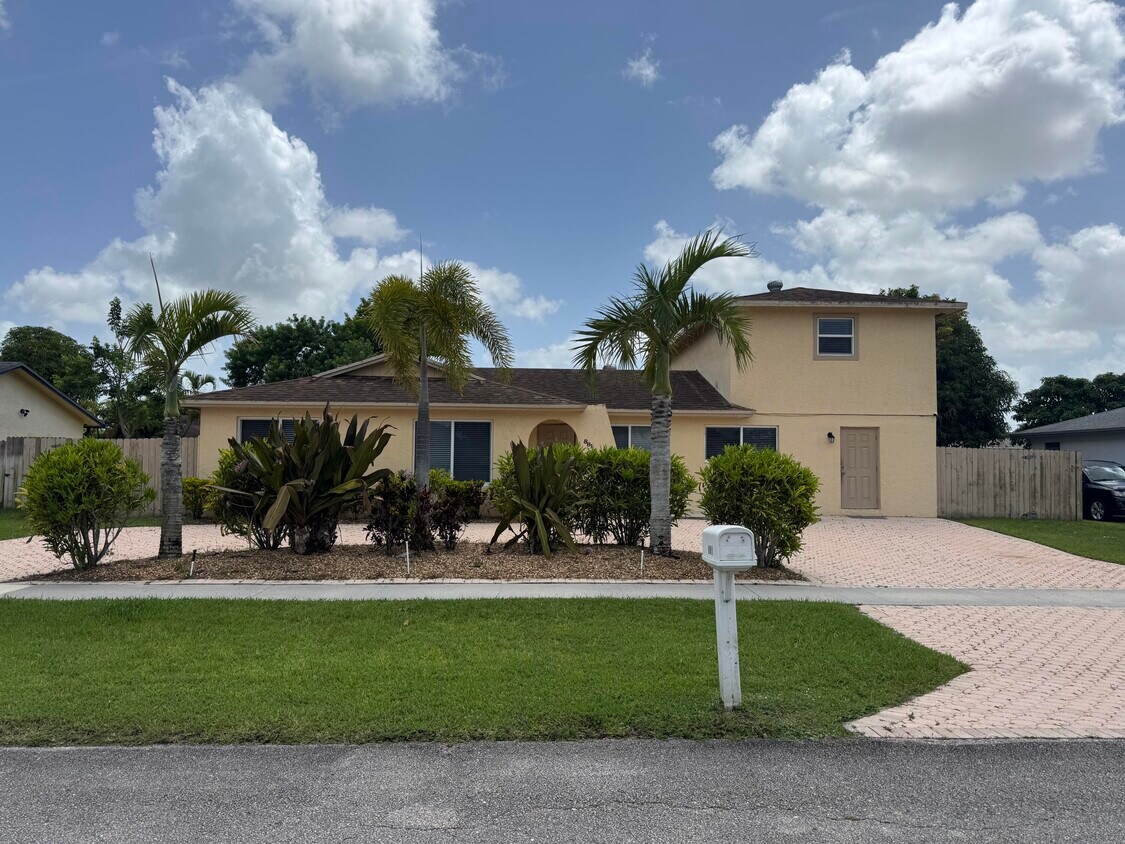 Primary Photo - 881 Camellia Dr