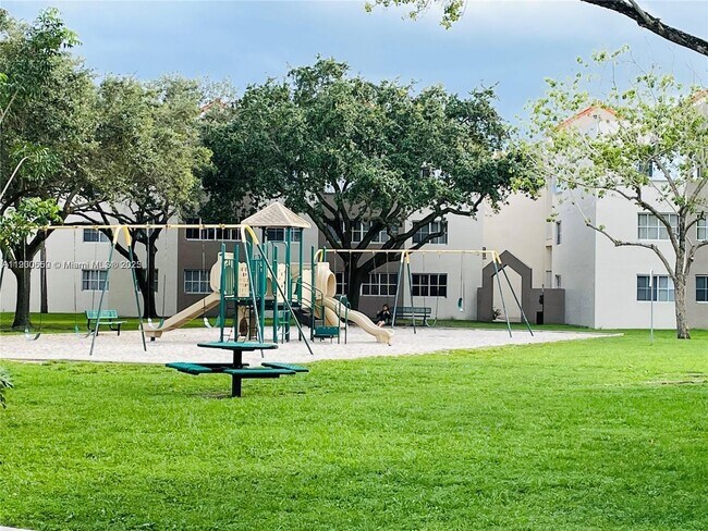 Foto del edificio - 6175 NW 186th St