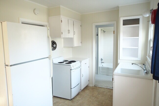 Kitchen - 23 Grove St