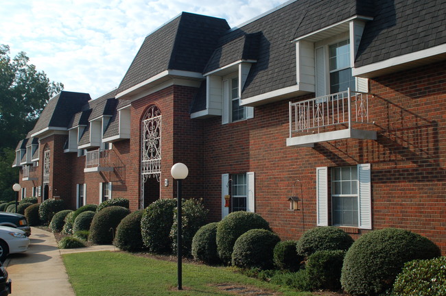 Building B Facade - North Gate Apartments