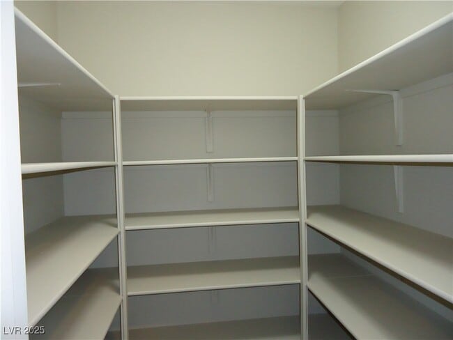 Foto del edificio - 8954 Fox Season Ave