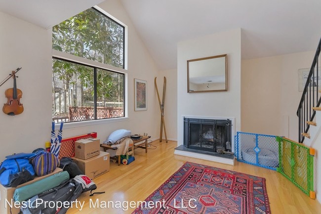 Building Photo - 3 br, 2.5 bath House - 121 Oak Forest Circle