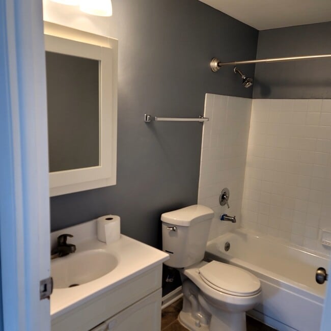 Building Photo - 119 Millbrook Ln