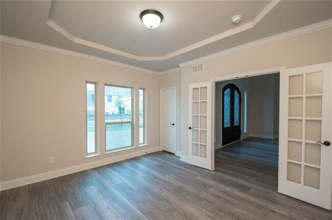 Building Photo - 2627 Linda Vista Dr