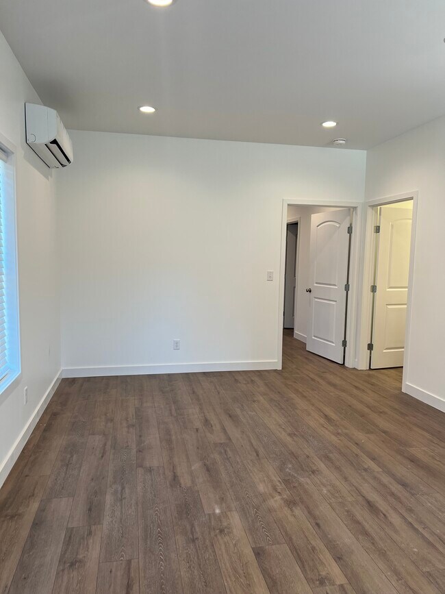 Building Photo - 1303 Elm St