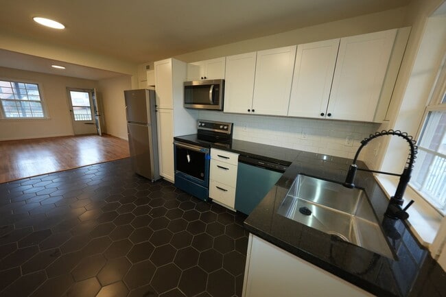 Building Photo - 1640 W Northwest Blvd