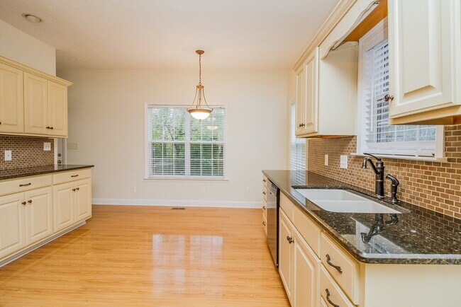Foto del edificio - 3011 Overhill Ct