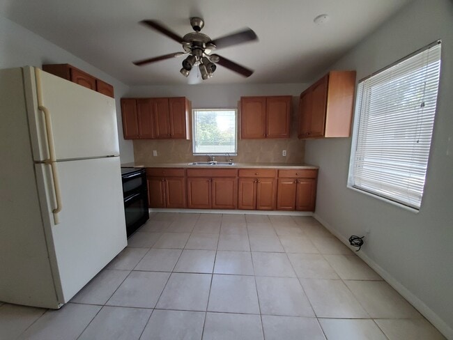 Foto del edificio - 6328 Brentwood Ave