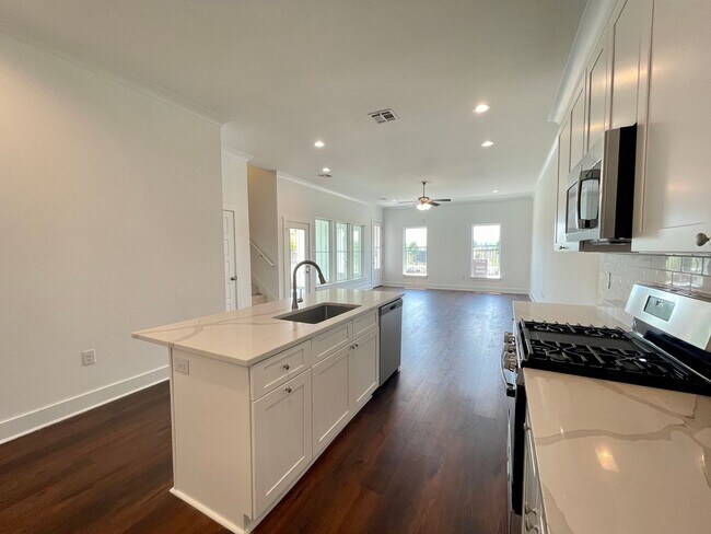 Foto del edificio - Brand new in Dawson Bluff and move in ready!