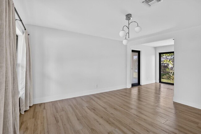 Foto del edificio - 4329 SW 49th Ct