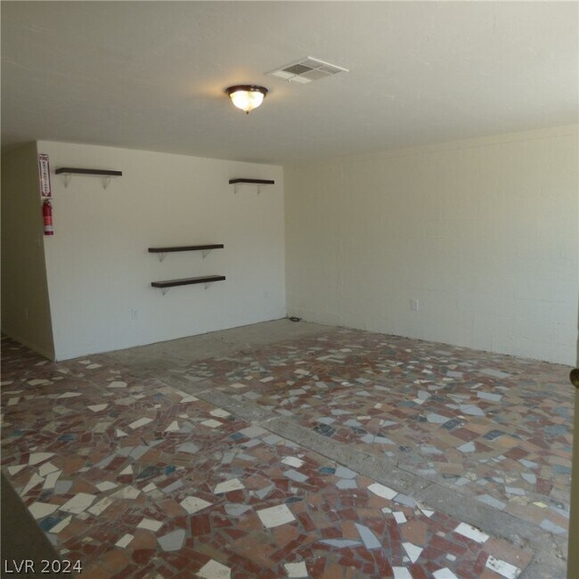 Building Photo - 212 W Chicago Ave