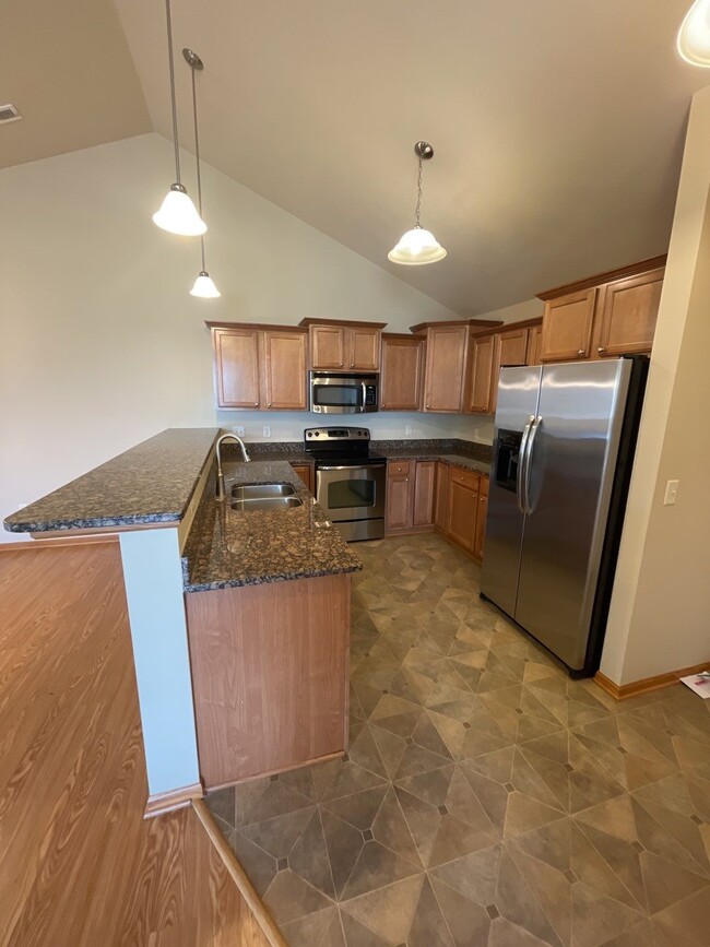 Building Photo - 8615 Ridge Hollow Dr