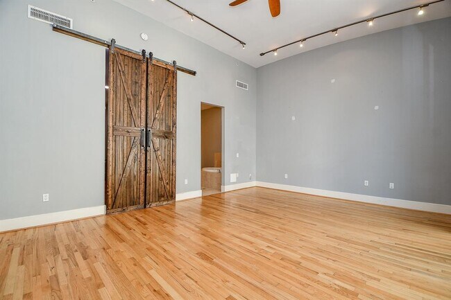 Foto del edificio - 1717 W Webster St