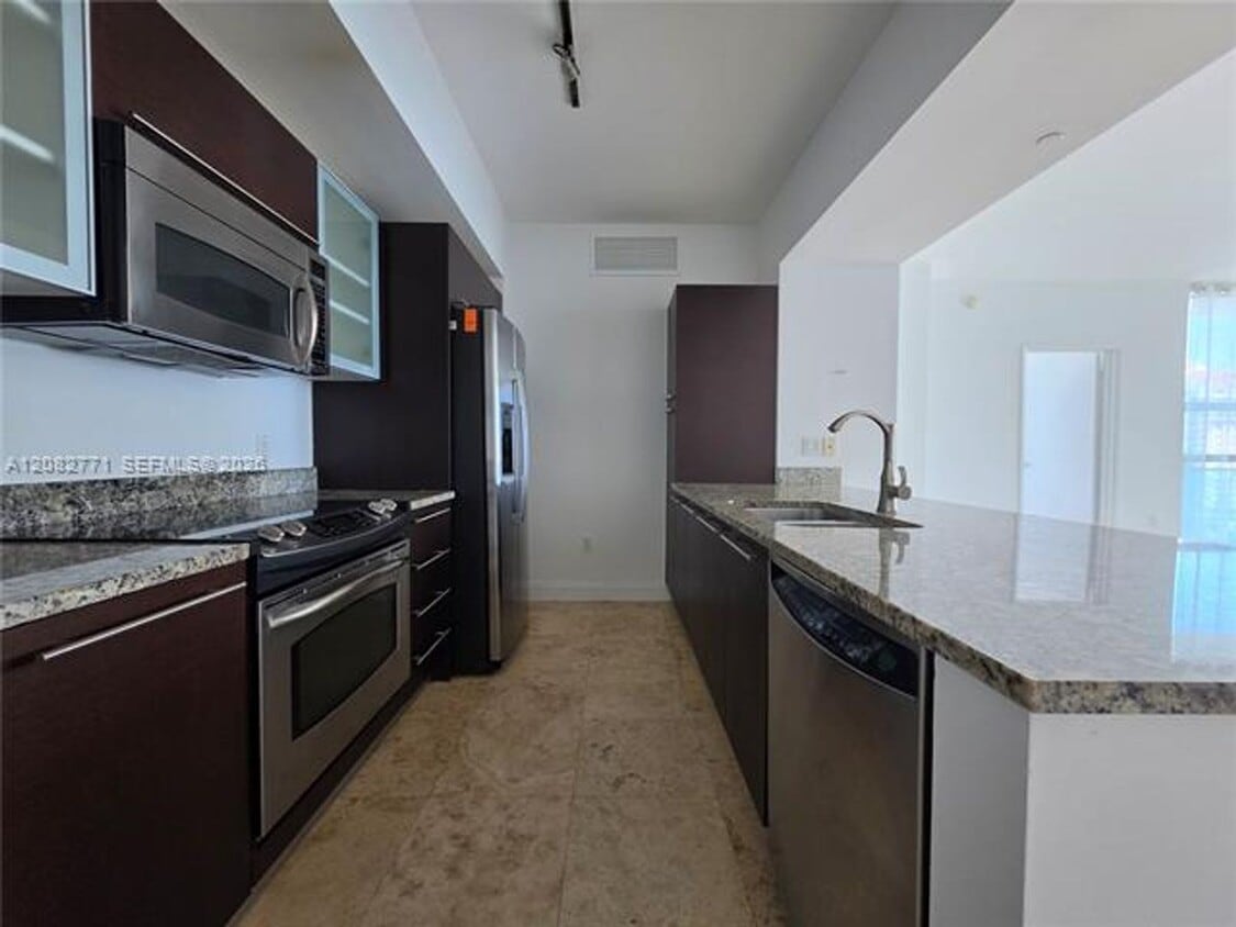 Photo - 951 Brickell Ave cu-2510
