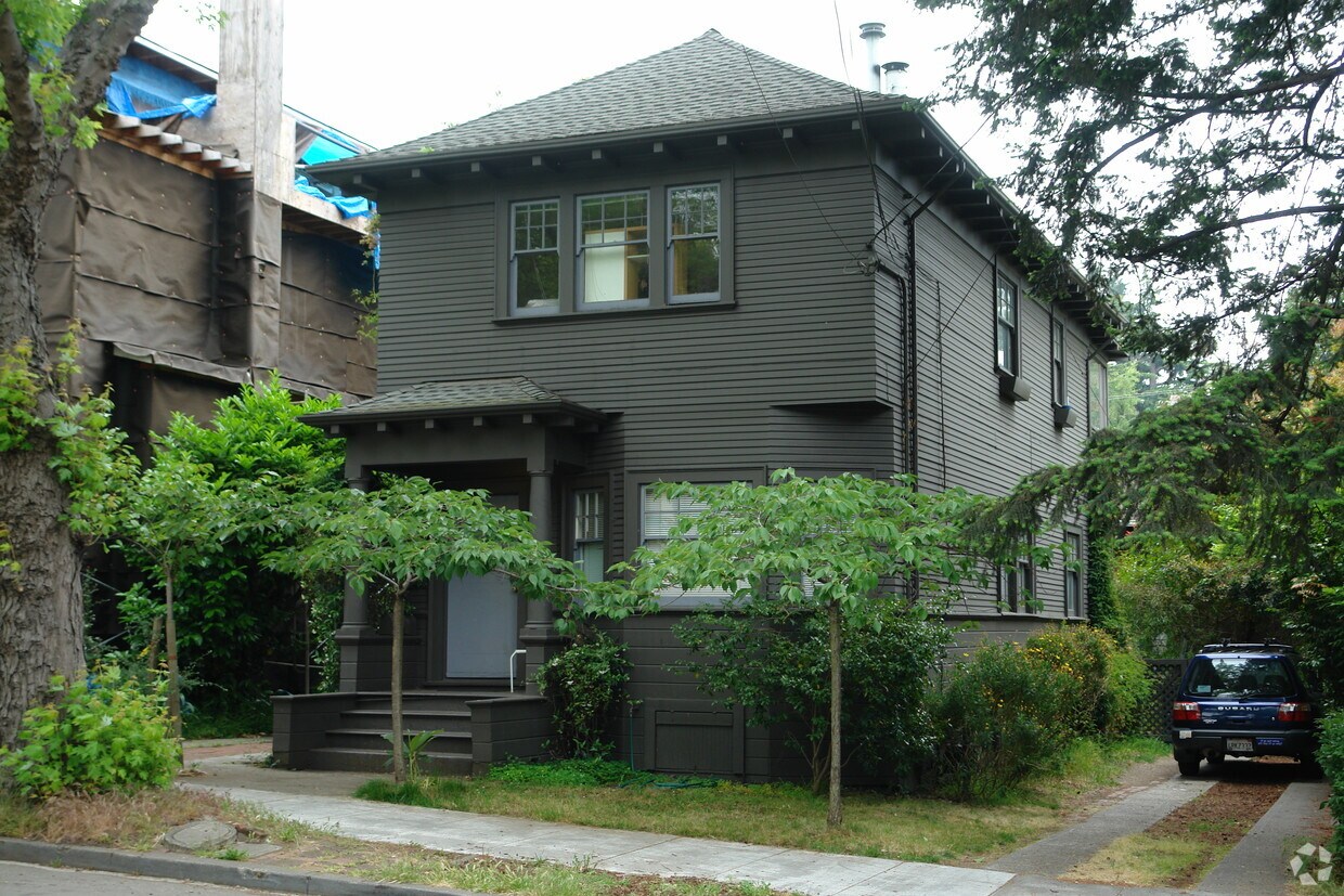 Primary Photo - 2838 Derby St