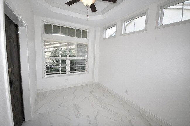 Foto del edificio - 2932 Cameron Dr