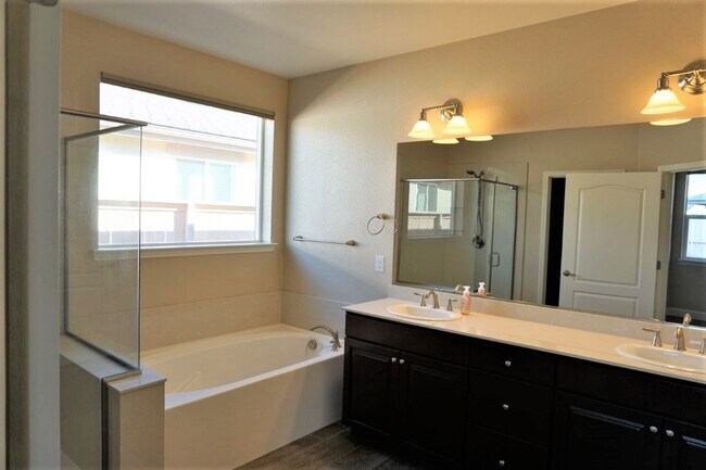 Foto del edificio - Like new in Damonte Ranch area!