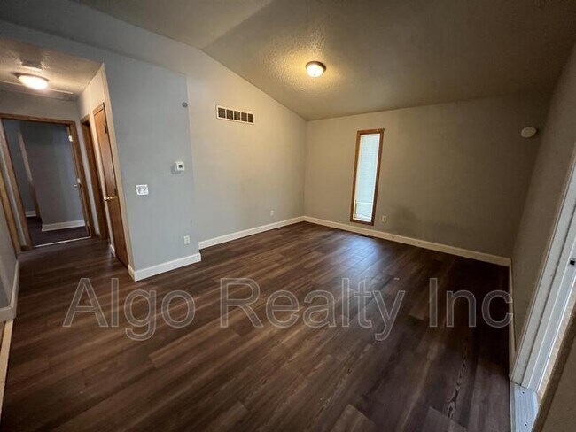 Building Photo - 2931 N Aldrich Ave