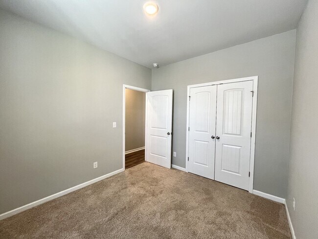 Foto del edificio - COMING SOON! Beautiful Townhome in Columbi...