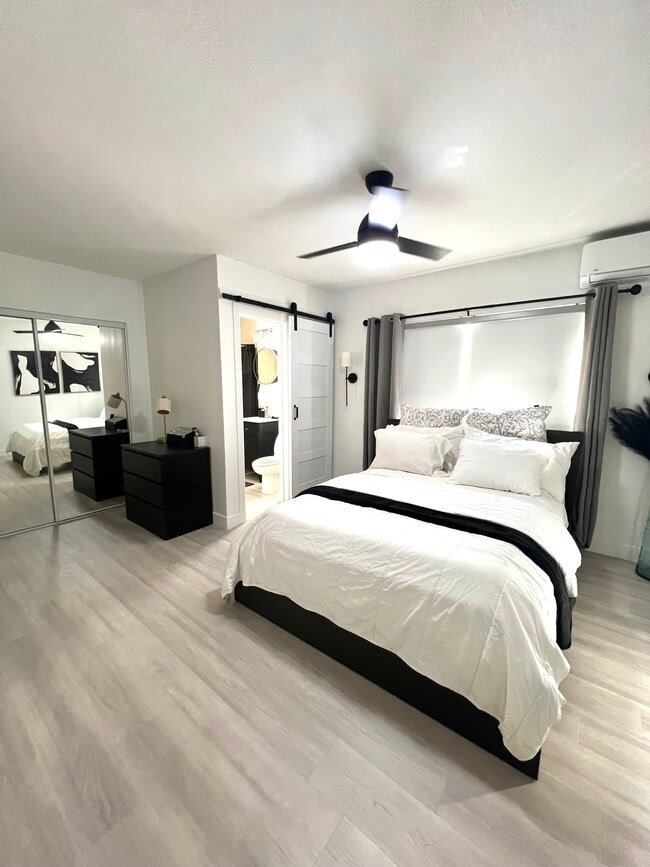 Pvt En-suite Bedroom #1 - 527 W Colden Ave