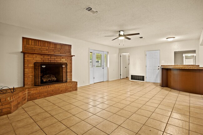 Foto del edificio - 905 N Johnson Ave