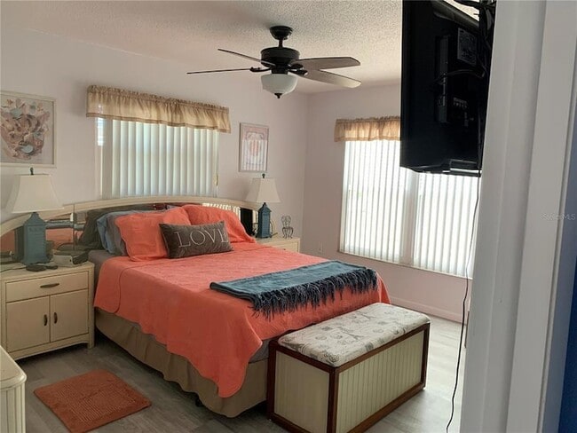 Building Photo - 571 Bellaire Dr