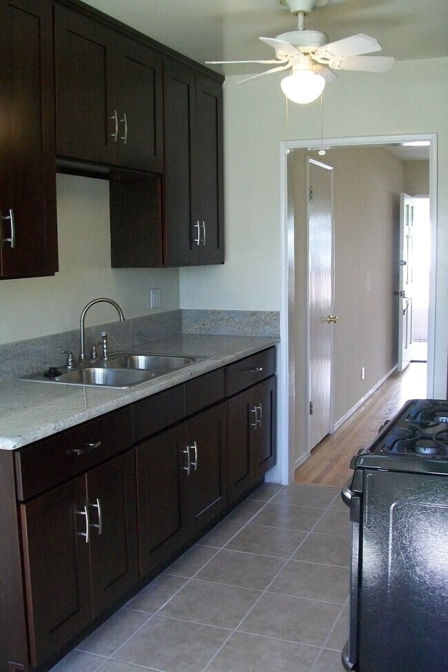 Foto del edificio - 2304 W Oak St
