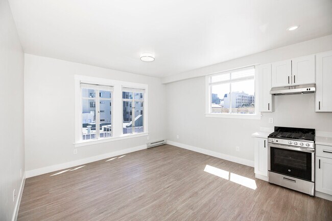 Building Photo - 1675 Clay St