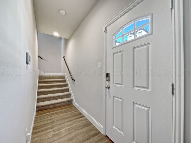 Foto del edificio - Charming Newly Built Townhome in Prime Loc...