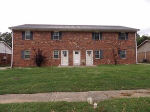 Building Photo - 204 Landings Dr