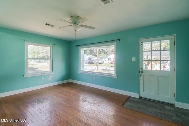 Foto del edificio - 1737 Ridgeway Dr