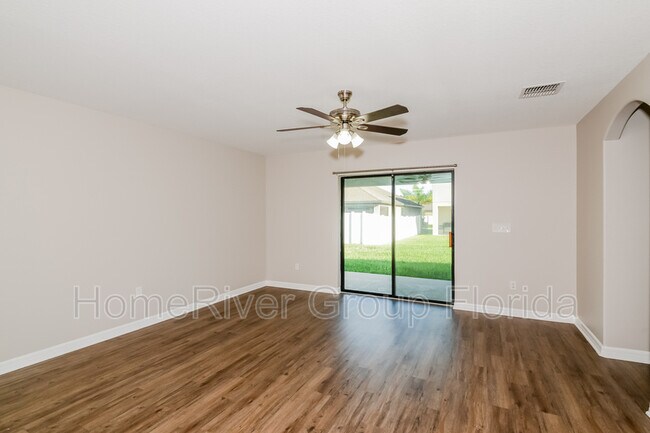 Foto del edificio - 11840 Valhalla Woods Dr