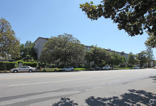 Building Photo - Sherman Oaks Regency Apartments