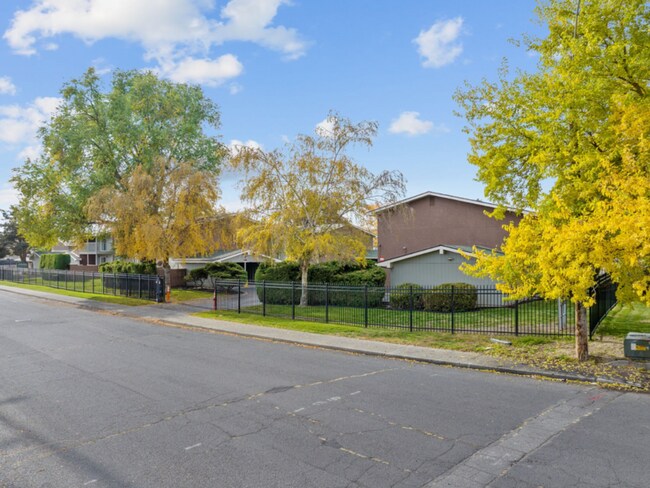 Building Photo - 6603 N Standard St