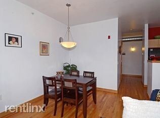 Building Photo - 1 br, 2 bath Condo - 2929 Atwood Ave Apt 210
