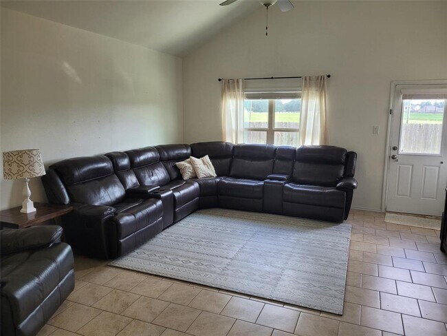 Foto del edificio - 10106 Tallcrest Ln