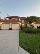 Building Photo - 360 Robin Hood Cir