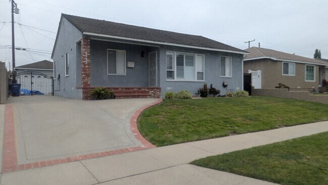 Foto del edificio - 5732 Yearling St