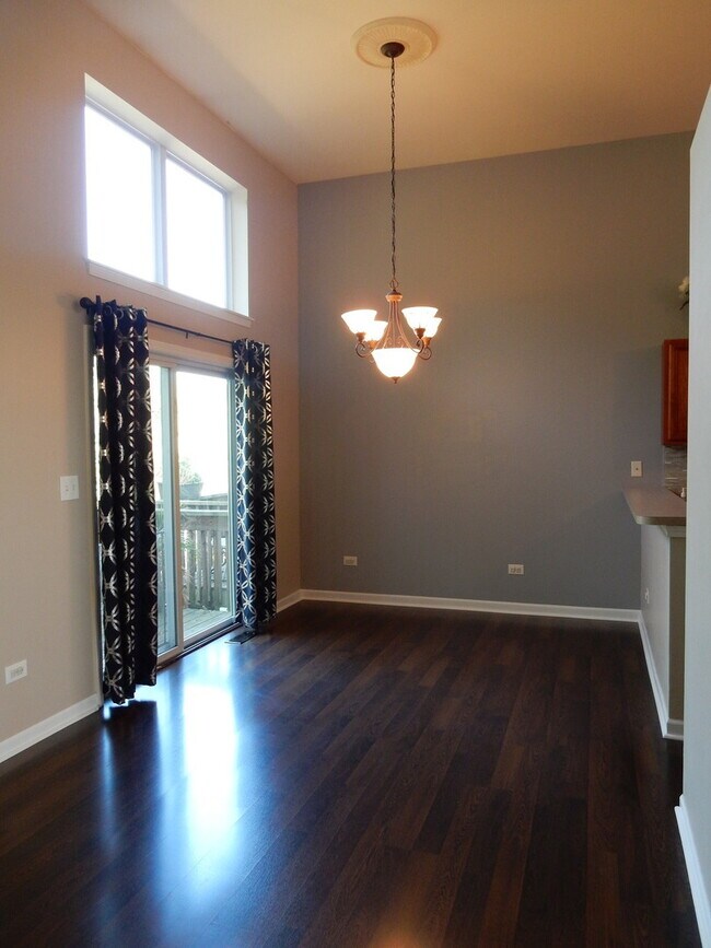 Foto del edificio - 332 Gladstone Ln