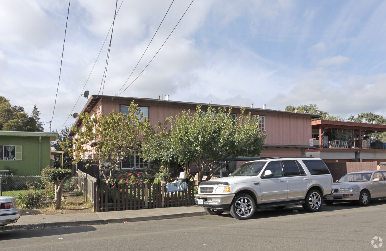 Foto del edificio - 2832 Devonshire Ave