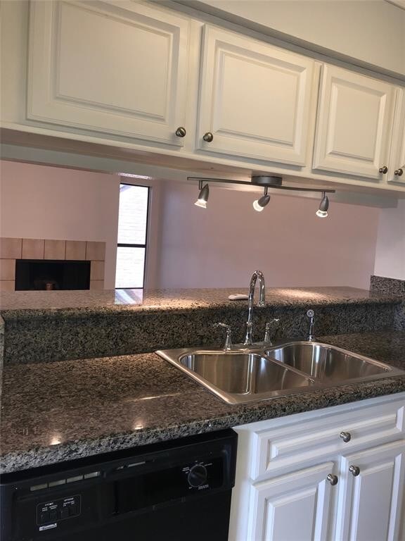 Building Photo - 6601 Sands Point Dr