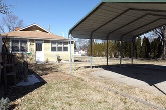 Building Photo - 301 Russell Rd