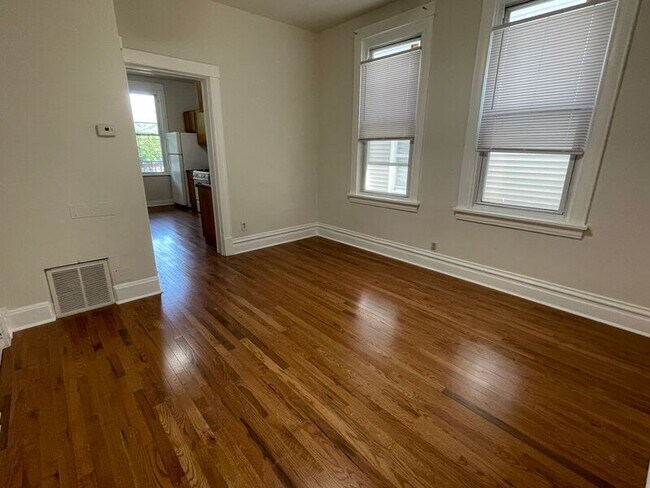 Foto del edificio - 1631 N Kimball Ave