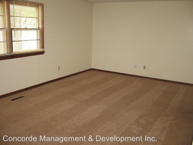 Building Photo - 5033 Huntington Ave