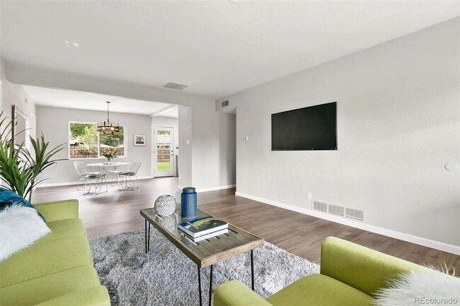 Building Photo - 756 N Revere St