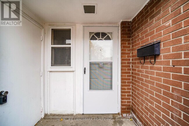 Photo du bâtiment - 6452 Finch Ave W