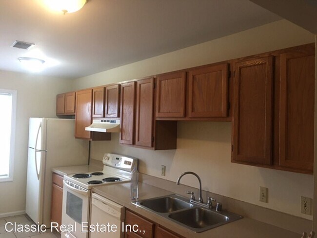 Building Photo - 2 br, 1.5 bath House - 404 B Mt Tabor Road